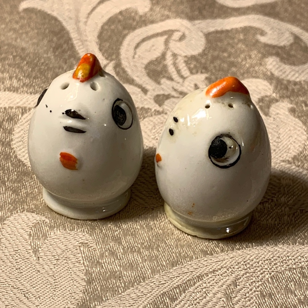 Charming Chicken Salt and Pepper Shakers